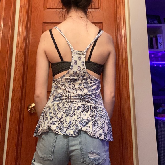 Flowy patterned too - Picture 2 of 2